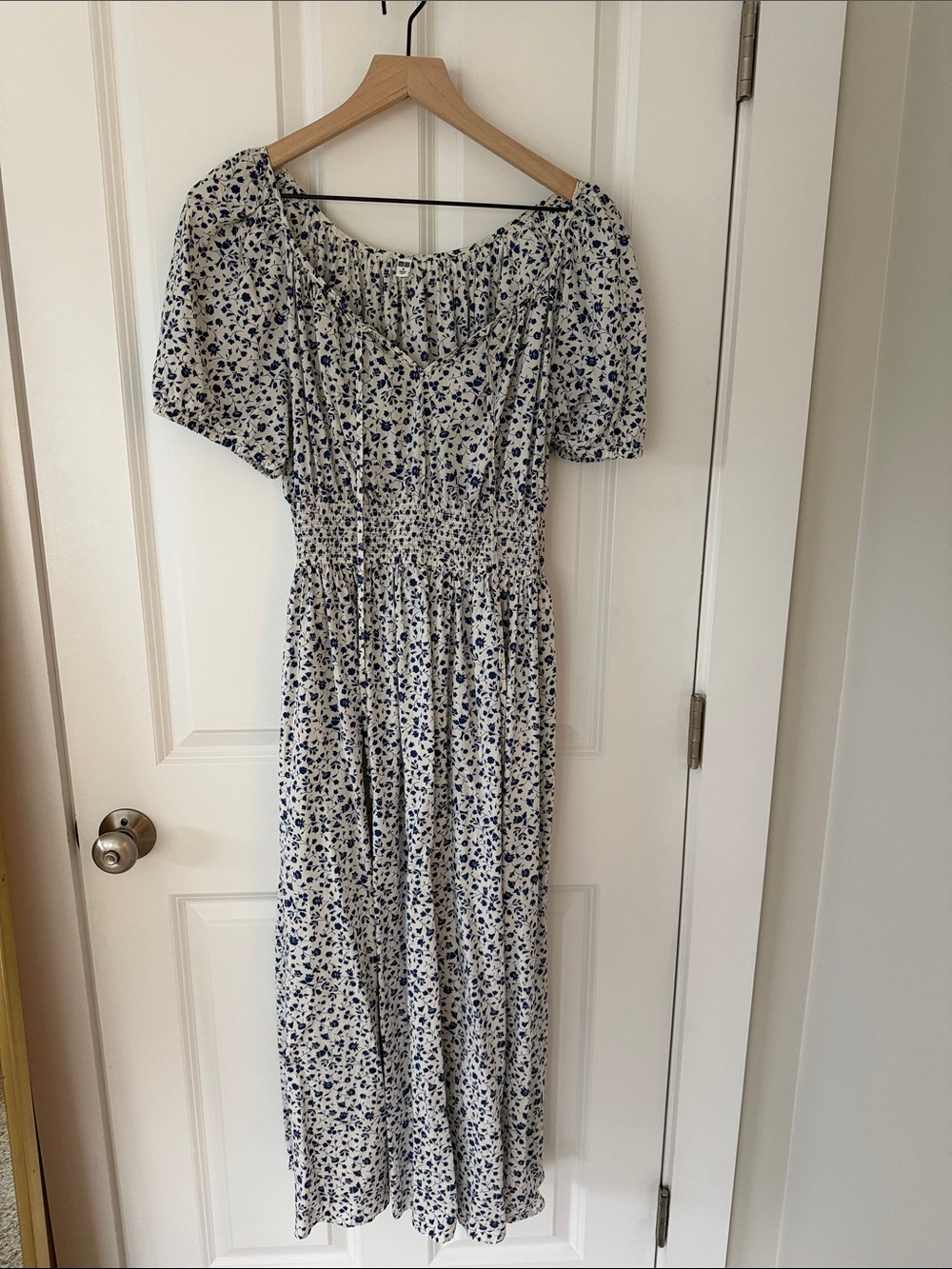 Uniqlo Women's White and Navy Floral Smocked Midi Dress
